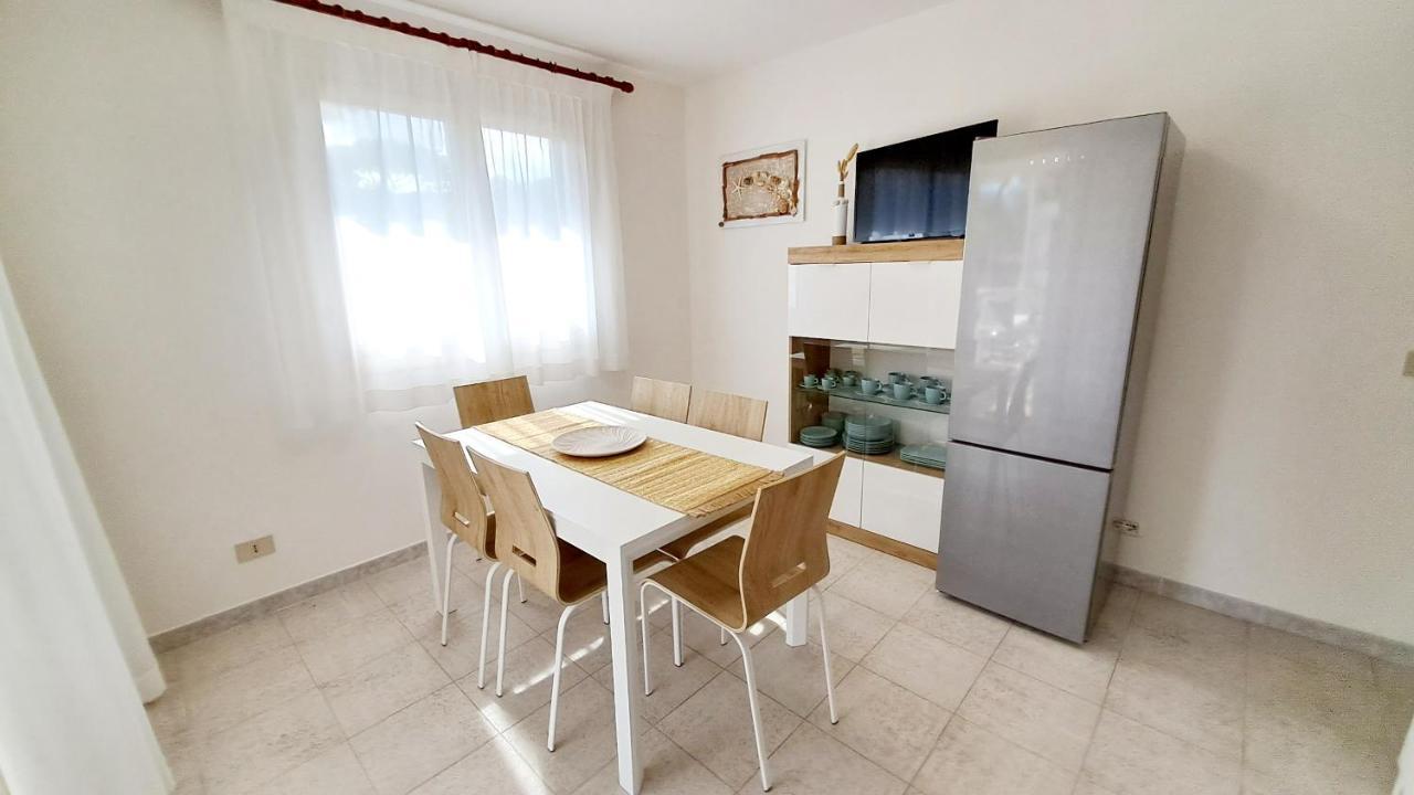 Villa Barbara Fra I Pini 利尼亚诺萨比亚多罗 外观 照片